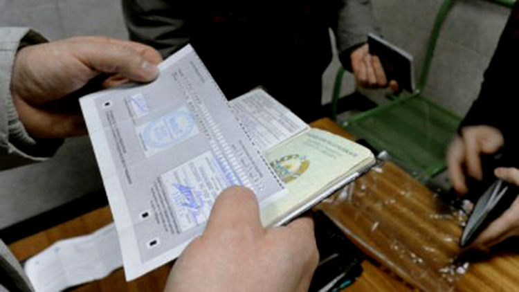 В Петербурге узбекистанцы подделали регистрацию 750 соотечественникам