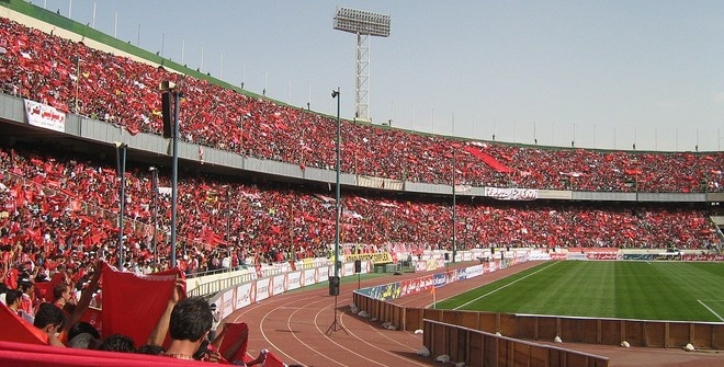 Иранские болельщицы скупили все билеты на футбол за несколько минут