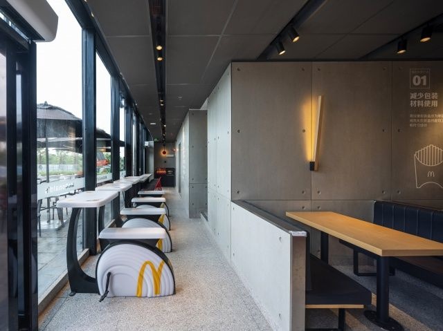 Mcdonald’s предложил заряжать смартфон и худеть одновременно с поеданием гамбургеров и картофеля фри