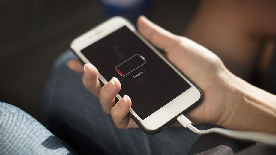 СМИ: новые смартфоны Apple смогут заряжать другие гаджеты