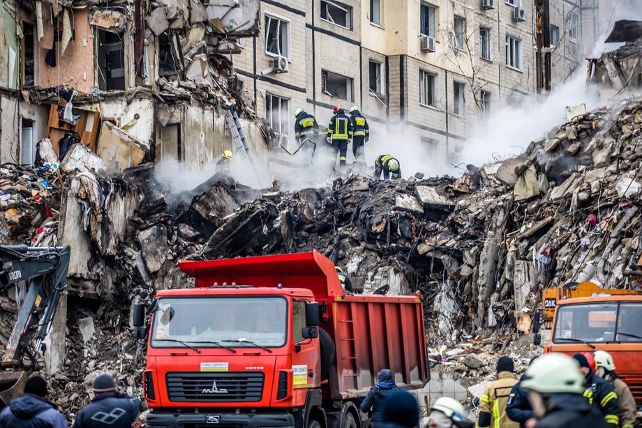 Rossiya raketasi ko‘p qavatli uyda yashagan 29 kishining o‘limiga sababchi bo‘ldi (foto)