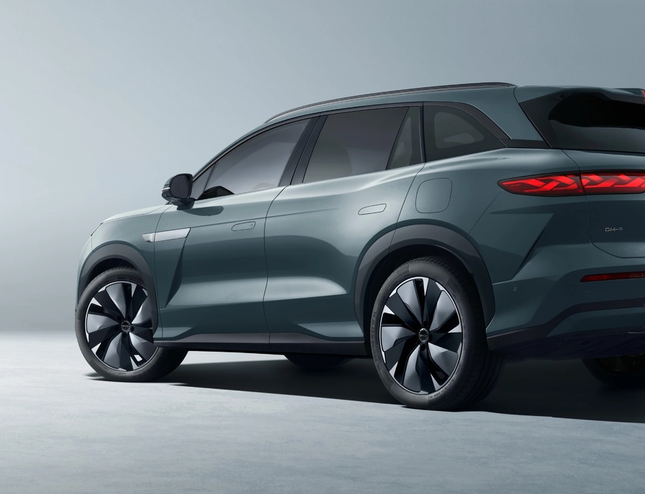 «Худудгазтаъминот» закупил три дорогих автомобиля, несмотря на большую задолженность