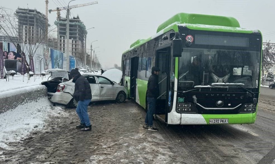 В Ташкенте произошло ДТП с пассажирскими автобусами