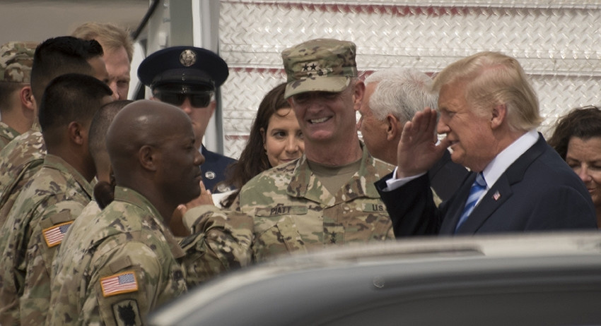 Президент США нанёс необъявленный визит в Ирак (фото)