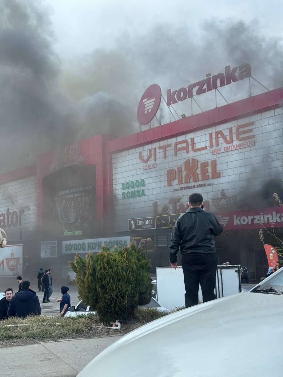 В здании Korzinka в Яшнабадском районе вспыхнул крупный пожар