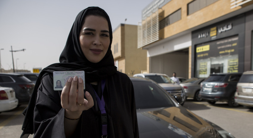Саудовским женщинам впервые разрешили работать нотариусами