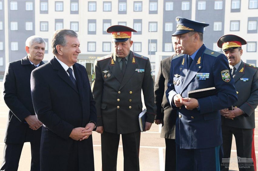 Президент алоқа ҳарбий институти ва ҳарбий қисмга ташриф буюрди