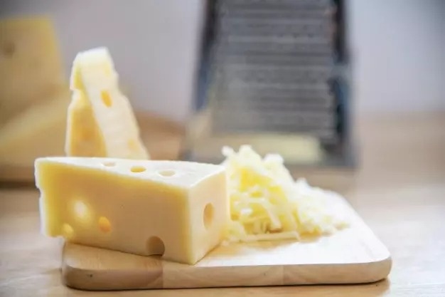 Сыр может спровоцировать мигрень – ученые