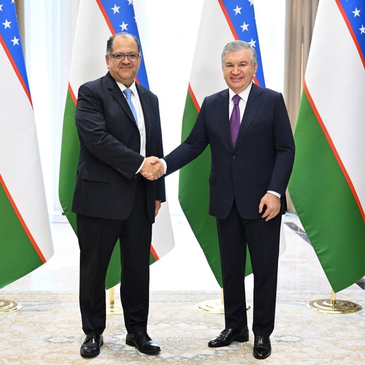 Жаннисаның жалаңаш суреті Жас әйелдің кискасы