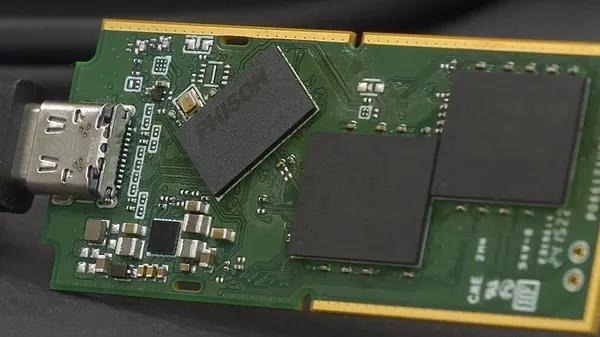 Портативные флешки SSD емкостью 16 ТВ скоро появятся на рынке.