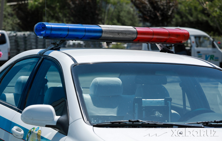 Тўхташни истамаган ҳайдовчининг машинасидан портловчи моддалар топилди