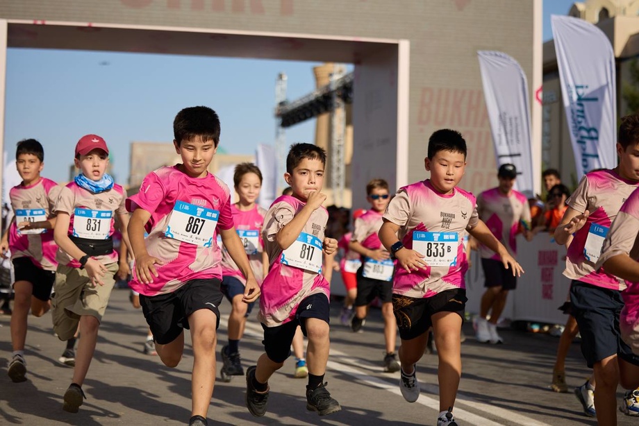 «Bukhara Night Race-2025»: Замонавий санъат ва спорт уйғунлигидаги  марафон (фото)