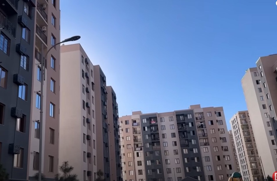 В Ташкенте женщина выбросила детей из окна многоэтажного дома и покончила с собой
