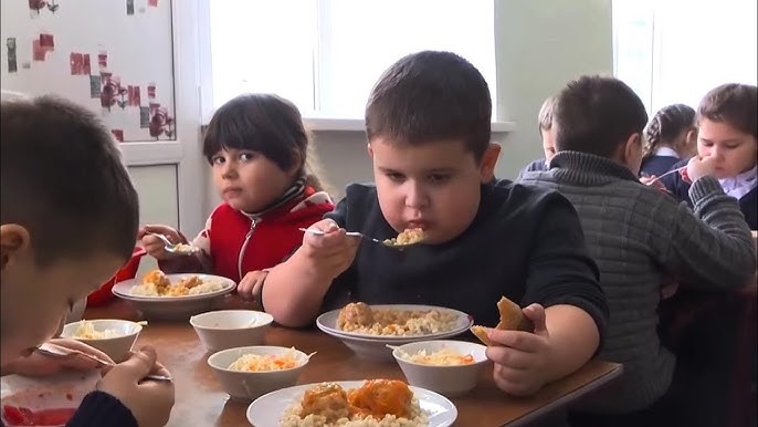 Bolalar orasida semirish ortmoqda — JSST maktablarda sog‘lom ovqatlanish qo‘llanmasini chiqardi