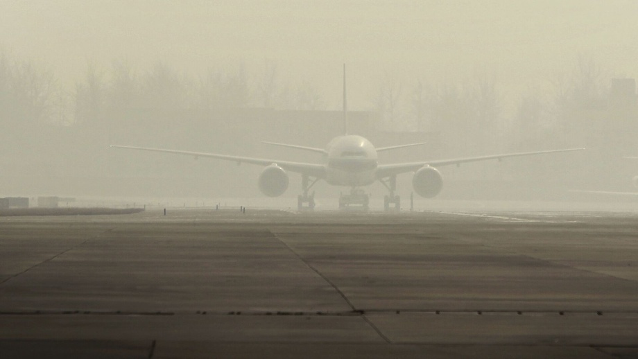 Termizga uchgan samolyotlar quyuq tuman sabab muqobil aerodromga yo‘naltirilyapti