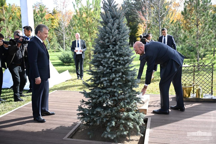 Президент Европейского совета посадил дерево в резиденции «Куксарой» (фото)