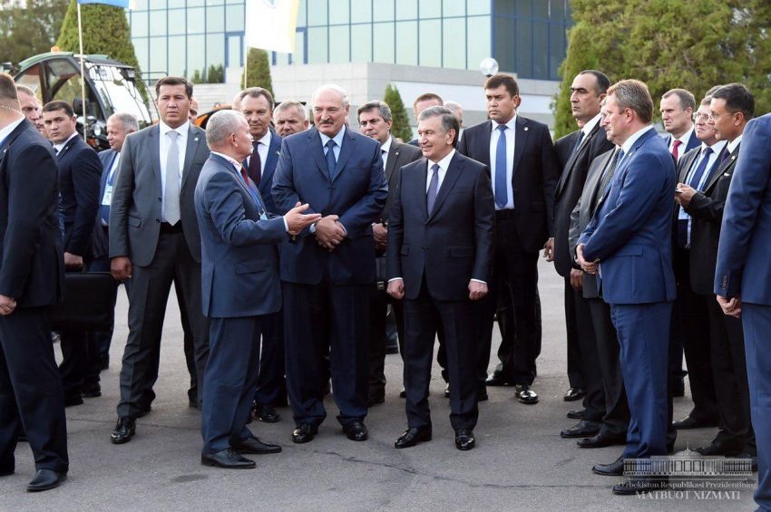 Prezidentlar Belarusda ishlab chiqarilgan mahsulotlar bilan tanishishdi