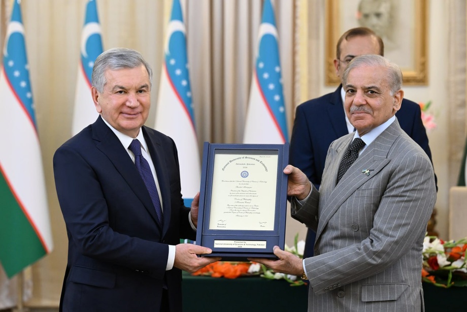 Prezident Shavkat Mirziyoyev Pokiston yetakchi universitetining faxriy doktori va professori bo‘ldi