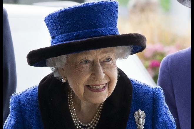Елизавета II начала передачу власти принцу Чарльзу