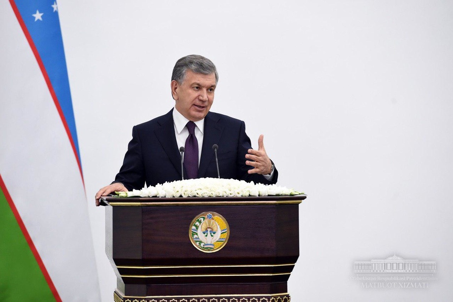 Shavkat Mirziyoyev: «Hamma bir xil to‘y qiladi. Agar birorta rahbar — prokurormi, soliqchimi, hokimmi, chegarachimi — me’yordan chiqsa, o‘sha kuniyoq qamayman!» (audio)