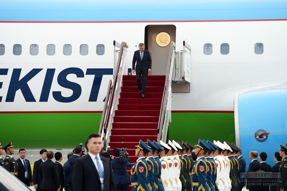 Шавкат Мирзиёев прибыл в Циндао (фото)