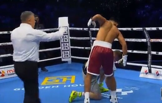 Иқболжон Холдоров рақибини уч бор рингга қулатди