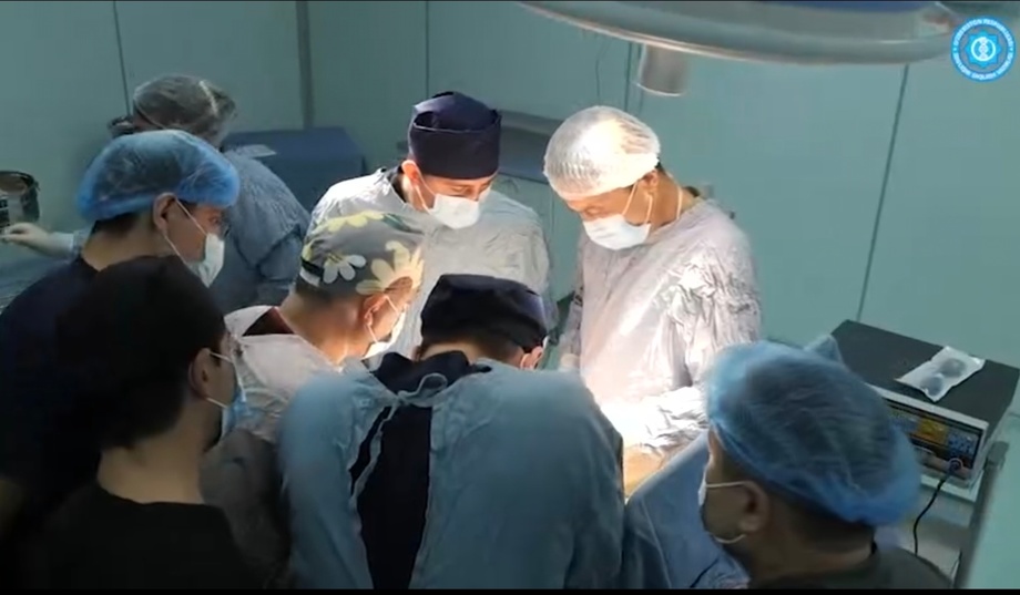 В Бухаре проведена первая успешная операция по пересадке печени