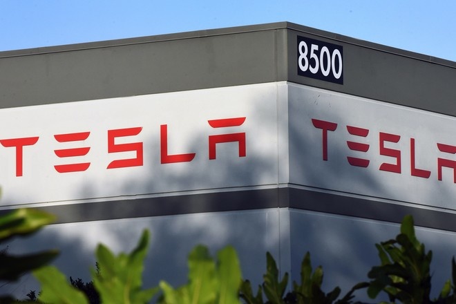 Tesla провела SPO с рекордным дисконтом к рынку