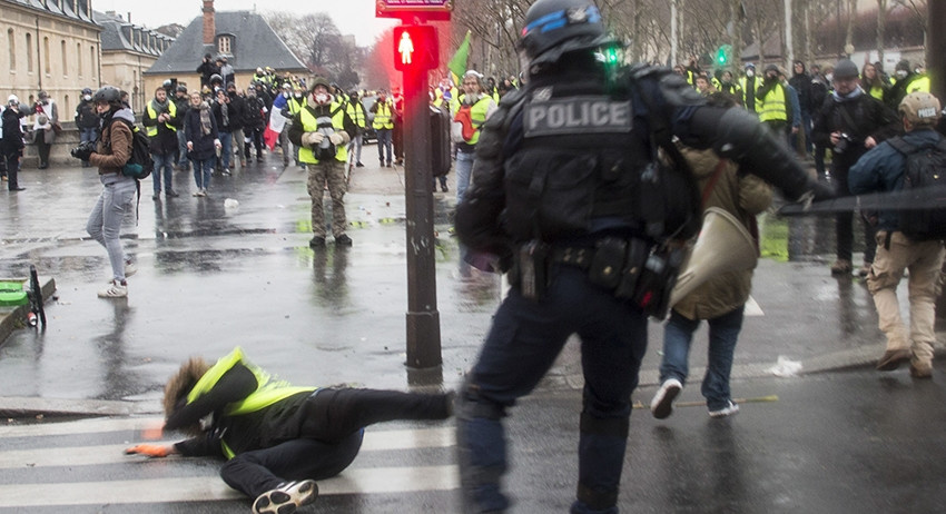 Свыше 100 дел открыты в отношении полицейских Франции
