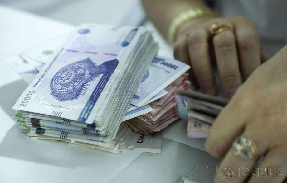Узбекистан начнет печатать деньги на сверхзащищенной бумаге с добавлением шелка