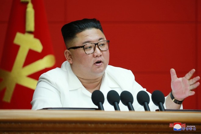 Ким Чен Ын посетил парад в Пхеньяне