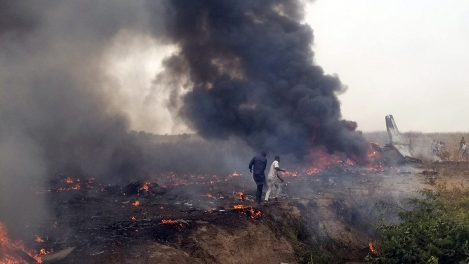 Появилось видео с места крушения самолета в Нигерии