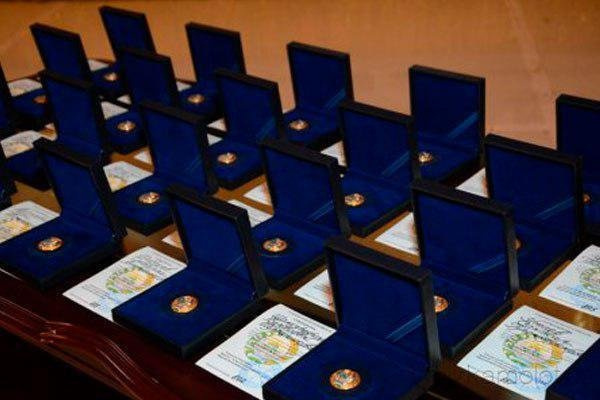 Олий таълим соҳасида иккита кўкрак нишони таъсис этилади