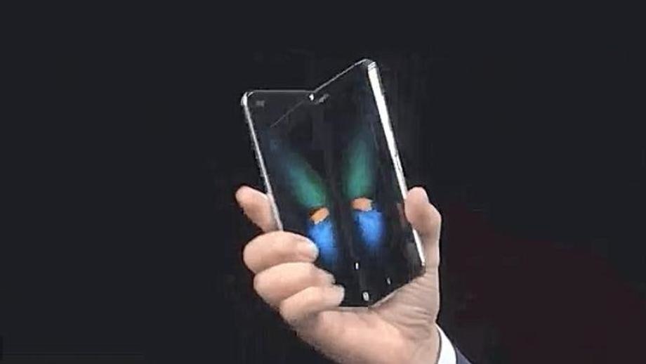 Samsung представила складной смартфон