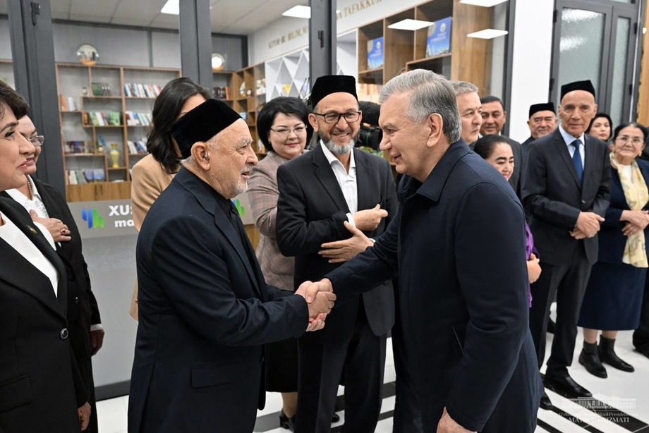 Shavkat Mirziyoyev Yangihayotning Xushnud mahallasidagi o‘zgarishlar bilan tanishdi (foto)