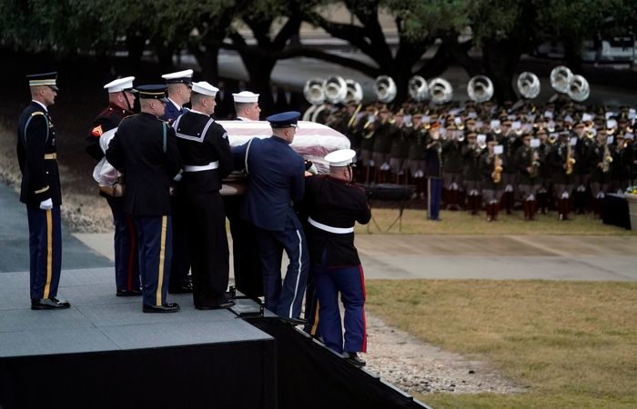 Экс-президента Буша-старшего похоронили в Техасе (фото)