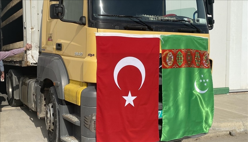 Туркменистан направил еще около 11 тонн гумпомощи в зону бедствия в Турции