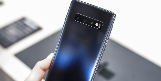 Патч для Samsung Galaxy S10 решит проблему со сканером отпечатков