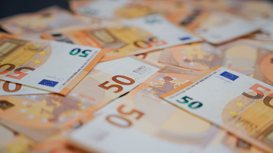 Европа: энг юқори маошни қайси давлатда тўлашади?