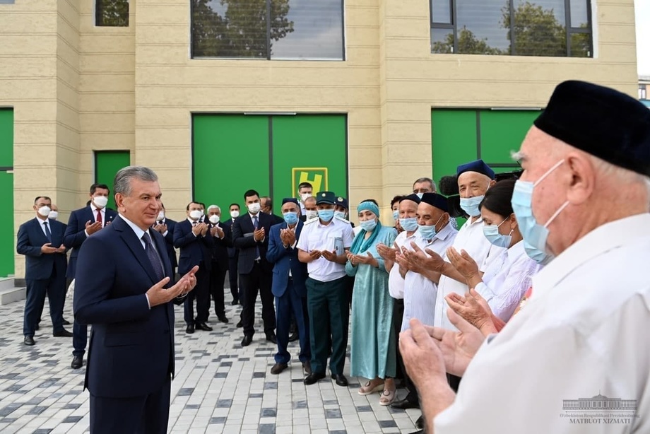 Shavkat Mirziyoyev Sergelidagi mahalla hayoti bilan tanishdi (Foto)