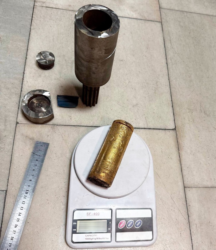 В Андижане задержан гражданин, пытавшийся незаконно вывезти золотые слитки весом почти 8 кг