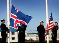 Парадокс шундаки, 1951 йилги битимга кўра АҚШ Исландияни ташқи душманлардан ҳимоя қилиши керак. 