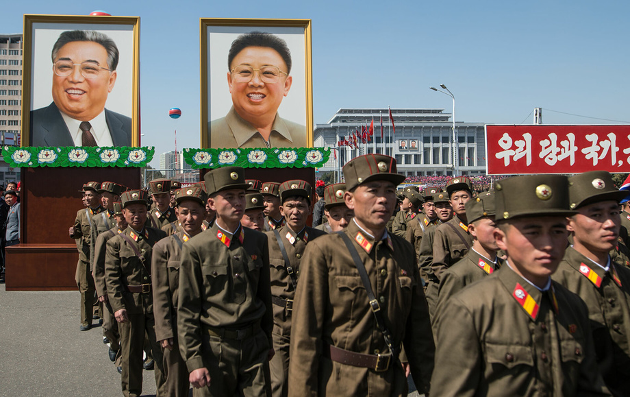 Северокорейцам запретили смеяться