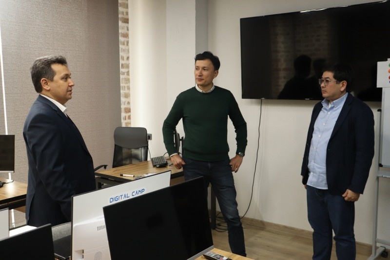 Министр ИКТ посетил технологический хаб «IMPACTT» от резидента IT-парк