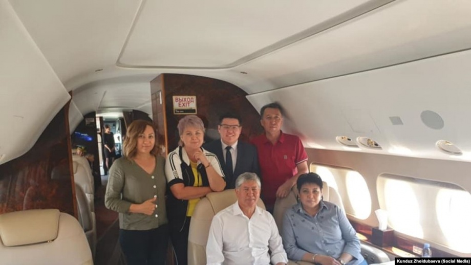 Экс-президент Кыргызстана Атамбаев вылетел в Россию