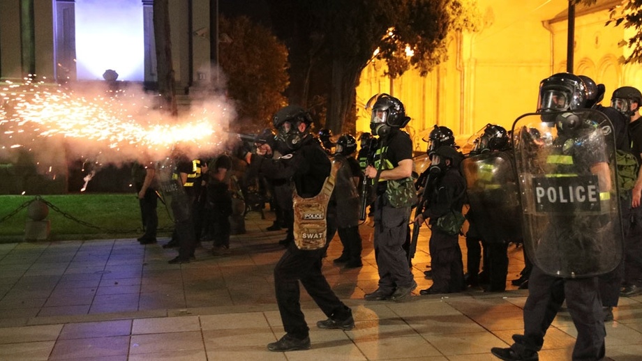 Во время митинга в Тбилиси пострадали 240 человек