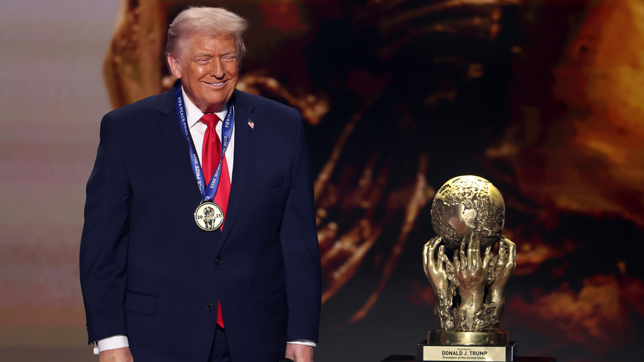 ФИФА Трампни мукофот билан тақдирлади