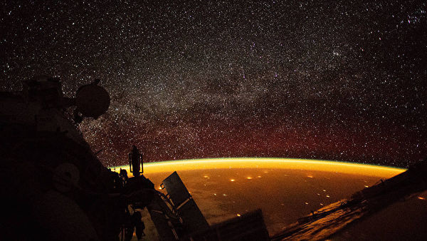 Голландиялик астронавт тасодифан космосдан  қутқарув хизматига қўнғироқ қилди