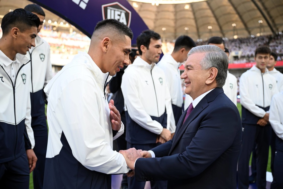 «Chiroyli va ishonchli o‘yin bilan barchamizni xursand qilishingizga ishonamiz» — Shavkat Mirziyoyev futbolchilarni JChga kuzatish marosimida qatnashdi (foto)