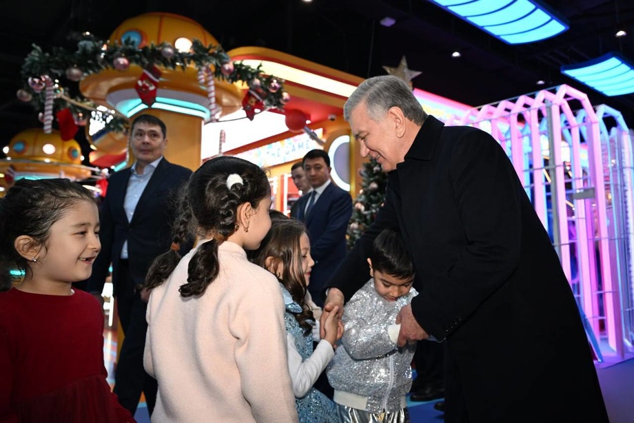 Prezident Yunusoboddagi obodonlashtirish ishlari va zamonaviy infratuzilmani ko‘zdan kechirdi